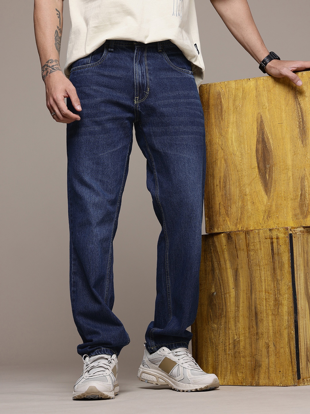 

The Roadster Life Co. Men Pure Cotton Light Fade Jeans, Blue