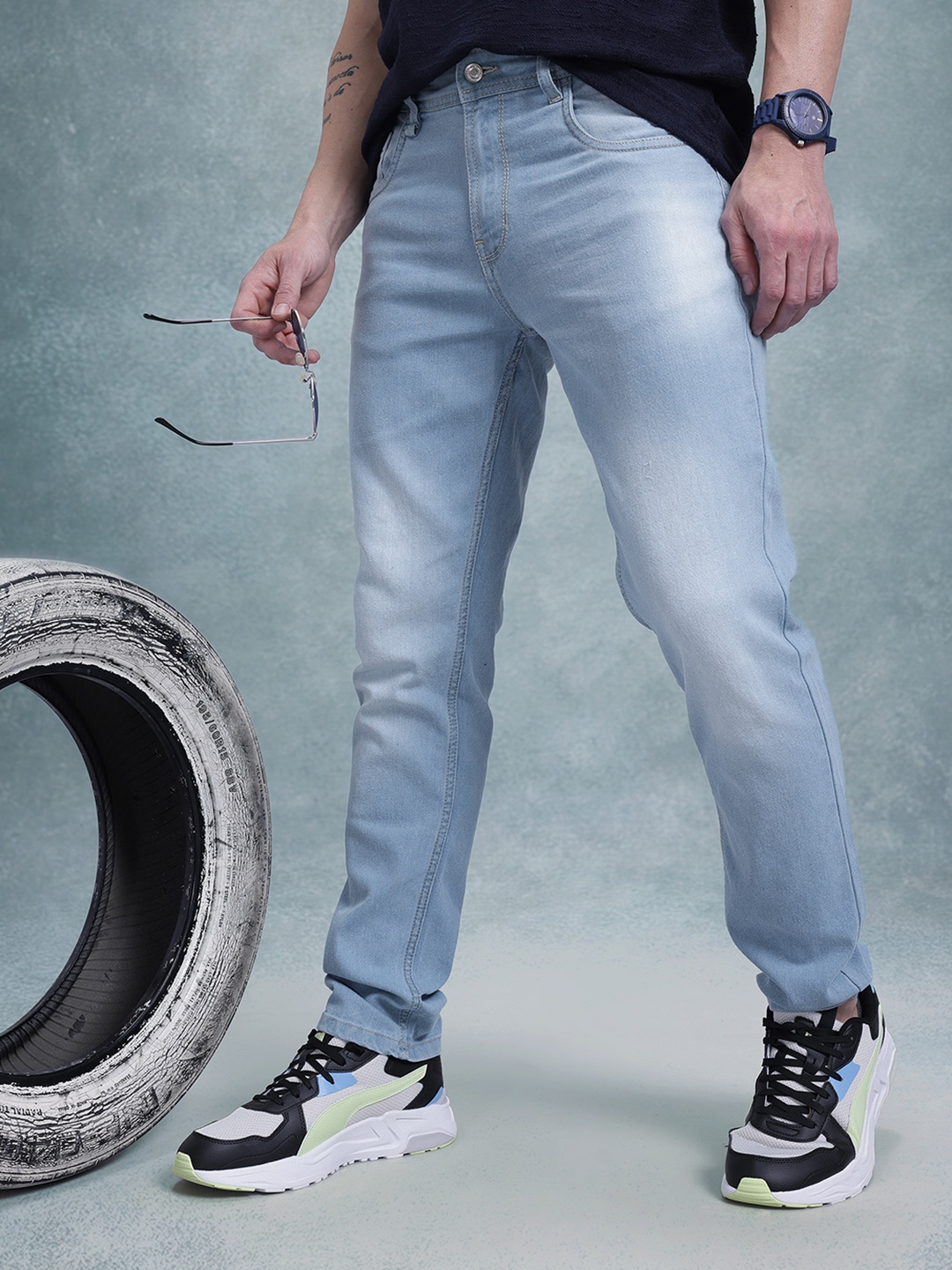 

The Roadster Life Co. Men Light Fade Slim Fit Stretchable Jeans, Blue
