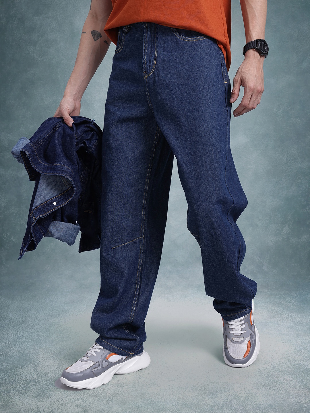 

The Roadster Life Co. Men Contrast Stitch Detail Relaxed Fit Jeans, Navy blue