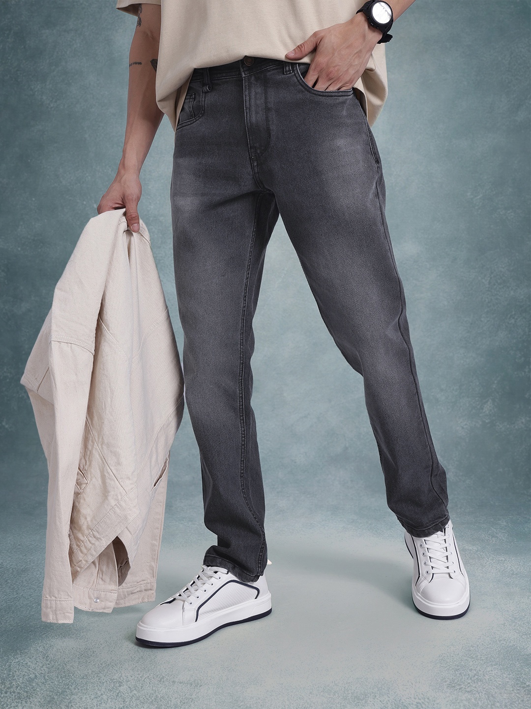 

The Roadster Life Co. Men Light Fade Jeans, Charcoal