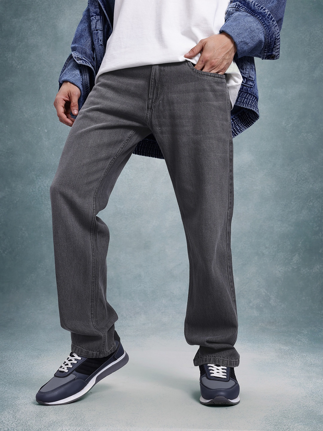 

The Roadster Life Co. Men Whiskers & Chevrons Regular Fit Jeans, Charcoal