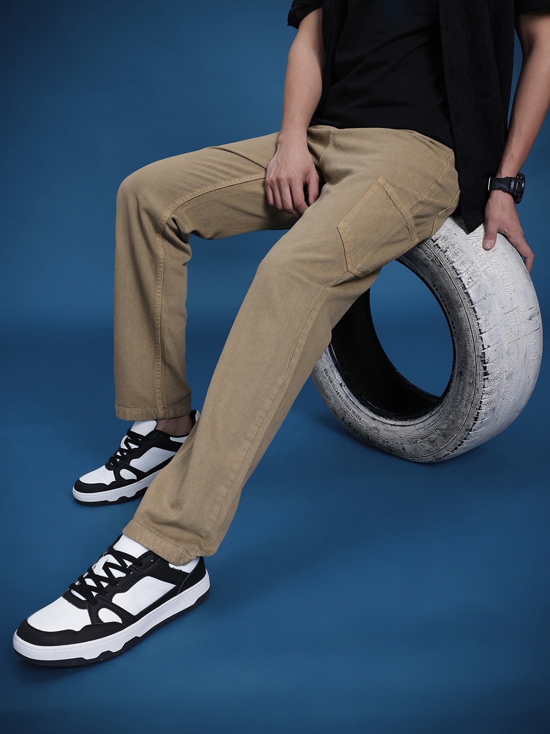 

The Roadster Life Co. Men Pure Cotton Relaxed Fit Cargo Style Jeans, Khaki