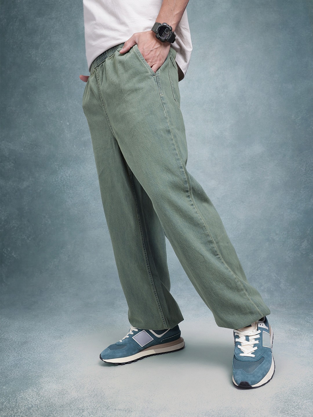 

The Roadster Life Co. Men Parachute Fit Vintage Wash Pure Cotton Joggers, Green