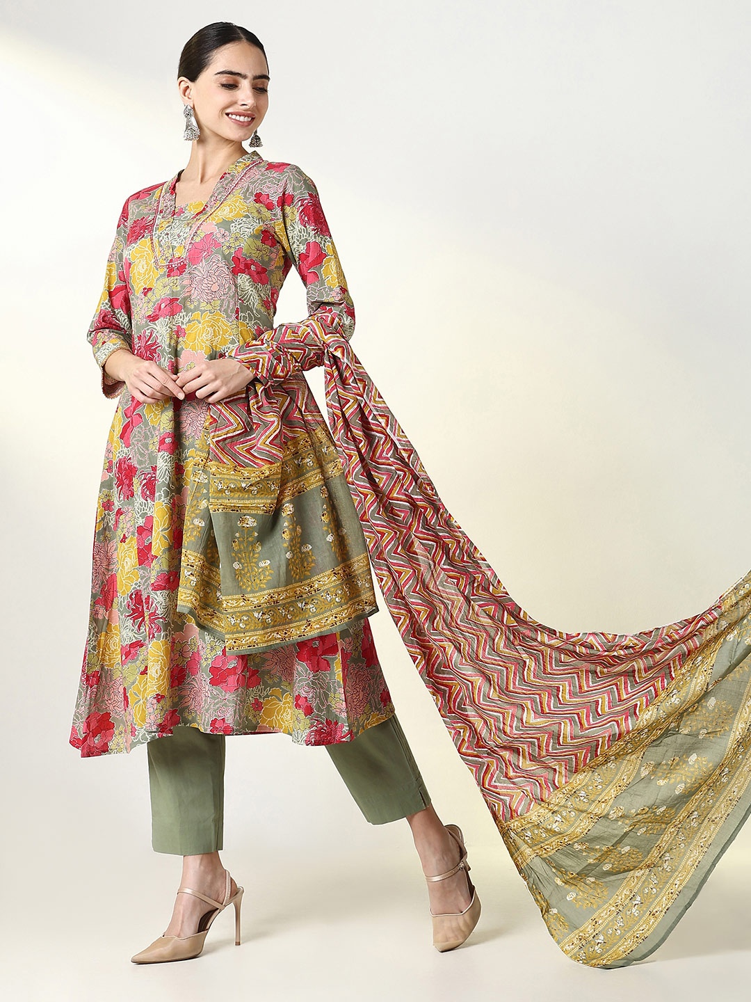 

SHOWOFF Women Floral Printed Panelled Mirror Work Kurta with Trousers & With Dupatta, Green