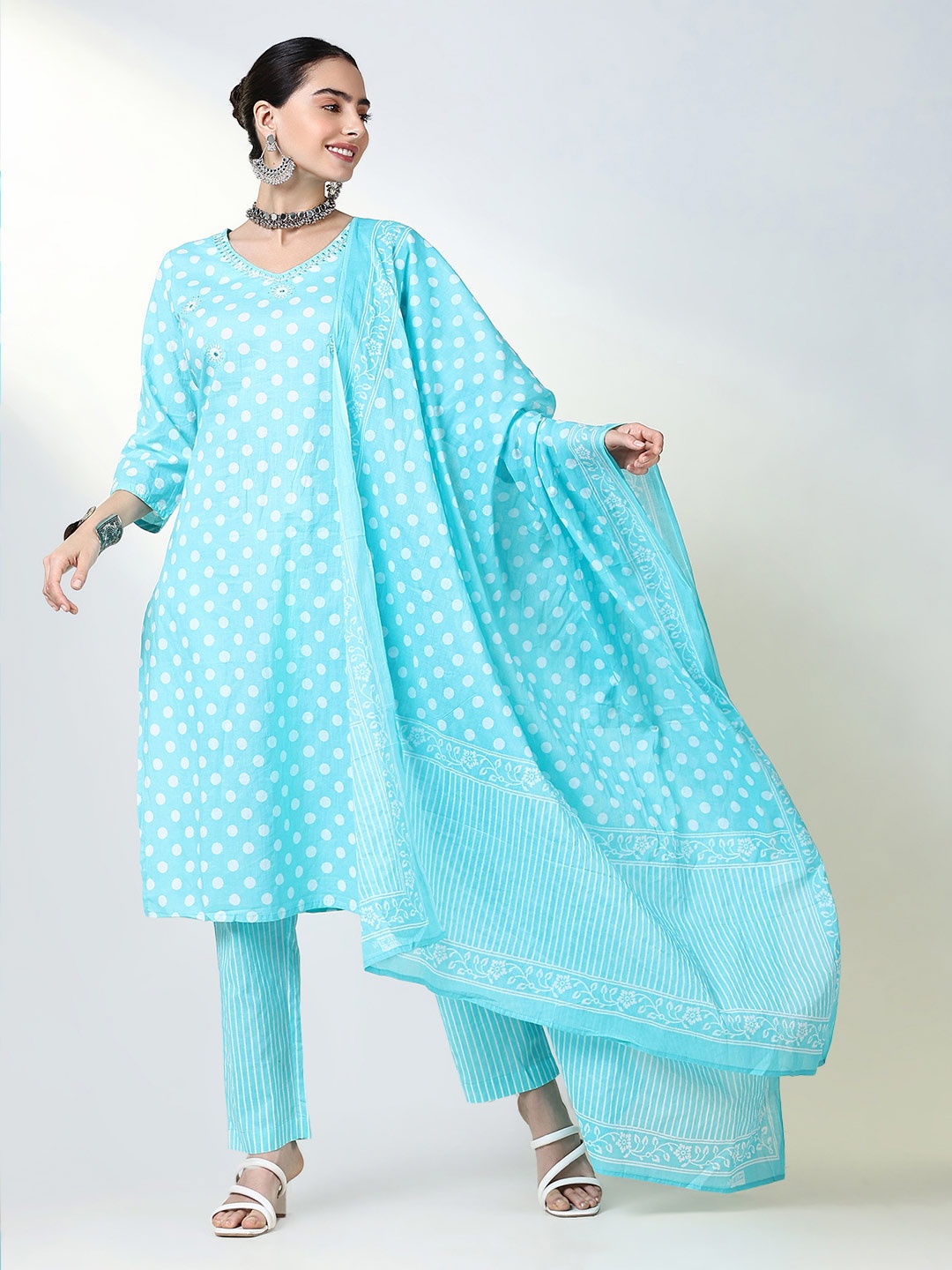 

SHOWOFF Women Printed Regular Thread Work Kurta with Trousers & With Dupatta, Blue