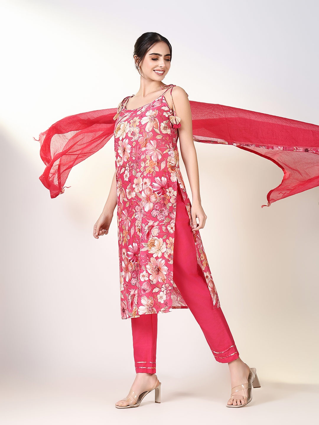 

SHOWOFF Women Floral Printed Regular Kurta with Trousers & With Dupatta, Pink