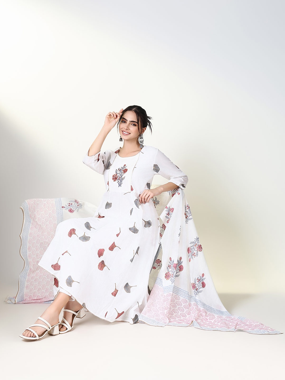 

SHOWOFF Women Floral Printed Regular Gotta Patti Kurta with Trousers & With Dupatta, White