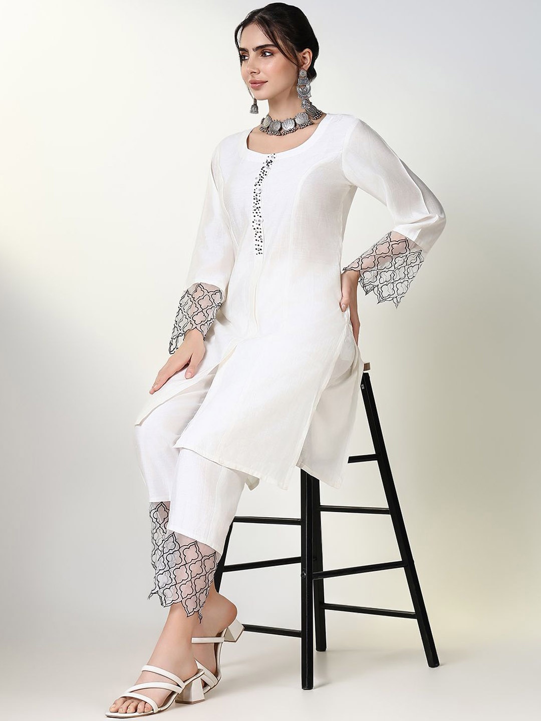 

SHOWOFF Women Regular Beads and Stones Kurta with Trousers, White