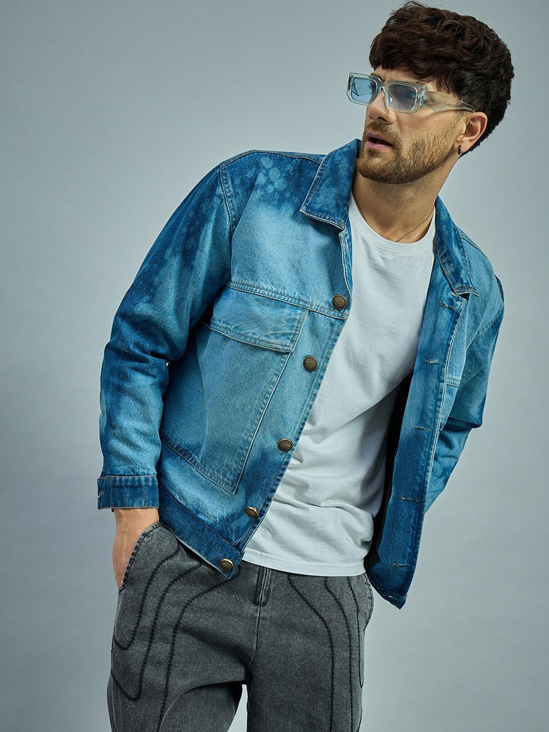 

FUGAZEE Men Washed Crop Denim Jacket, Blue