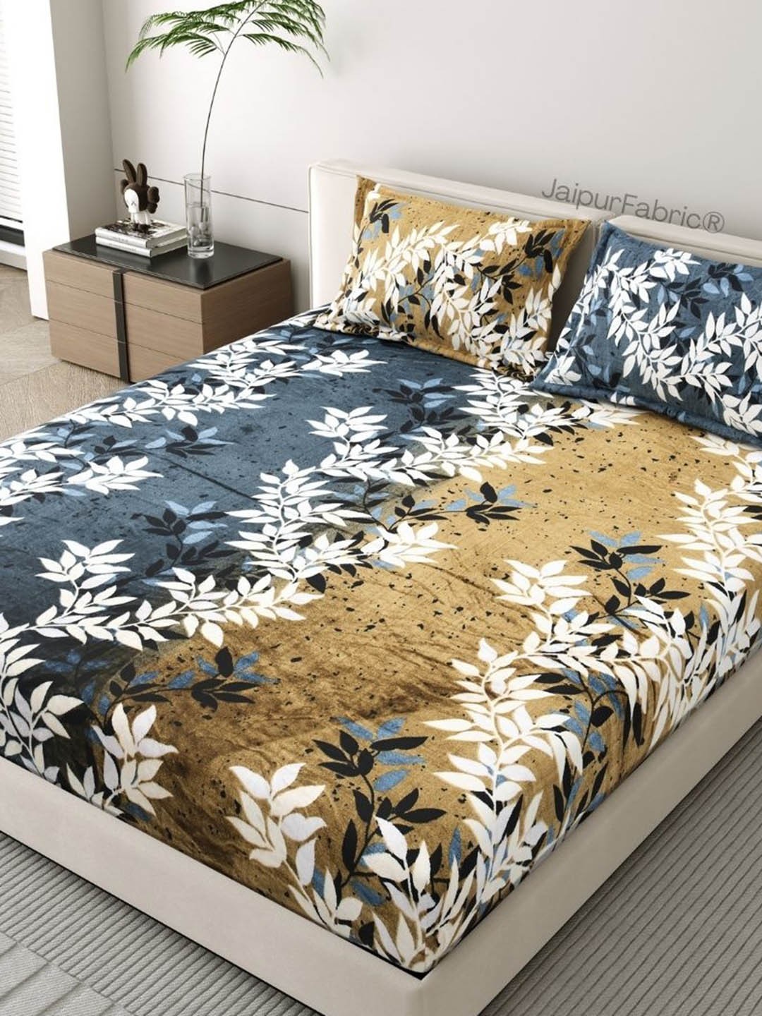 

JAIPUR FABRIC Gold-Toned Ethnic Motifs 300 TC King Bedsheet with 2 Pillow Covers