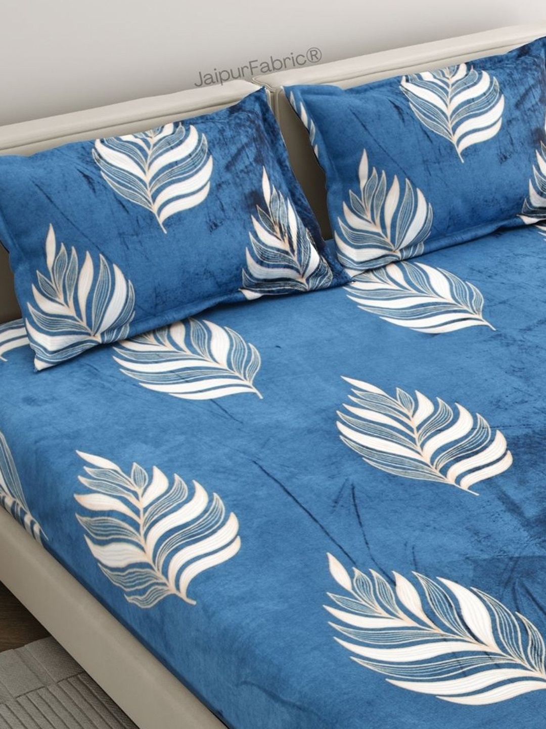 

JAIPUR FABRIC Blue & White Floral 300 TC King Bedsheet with 2 Pillow Covers