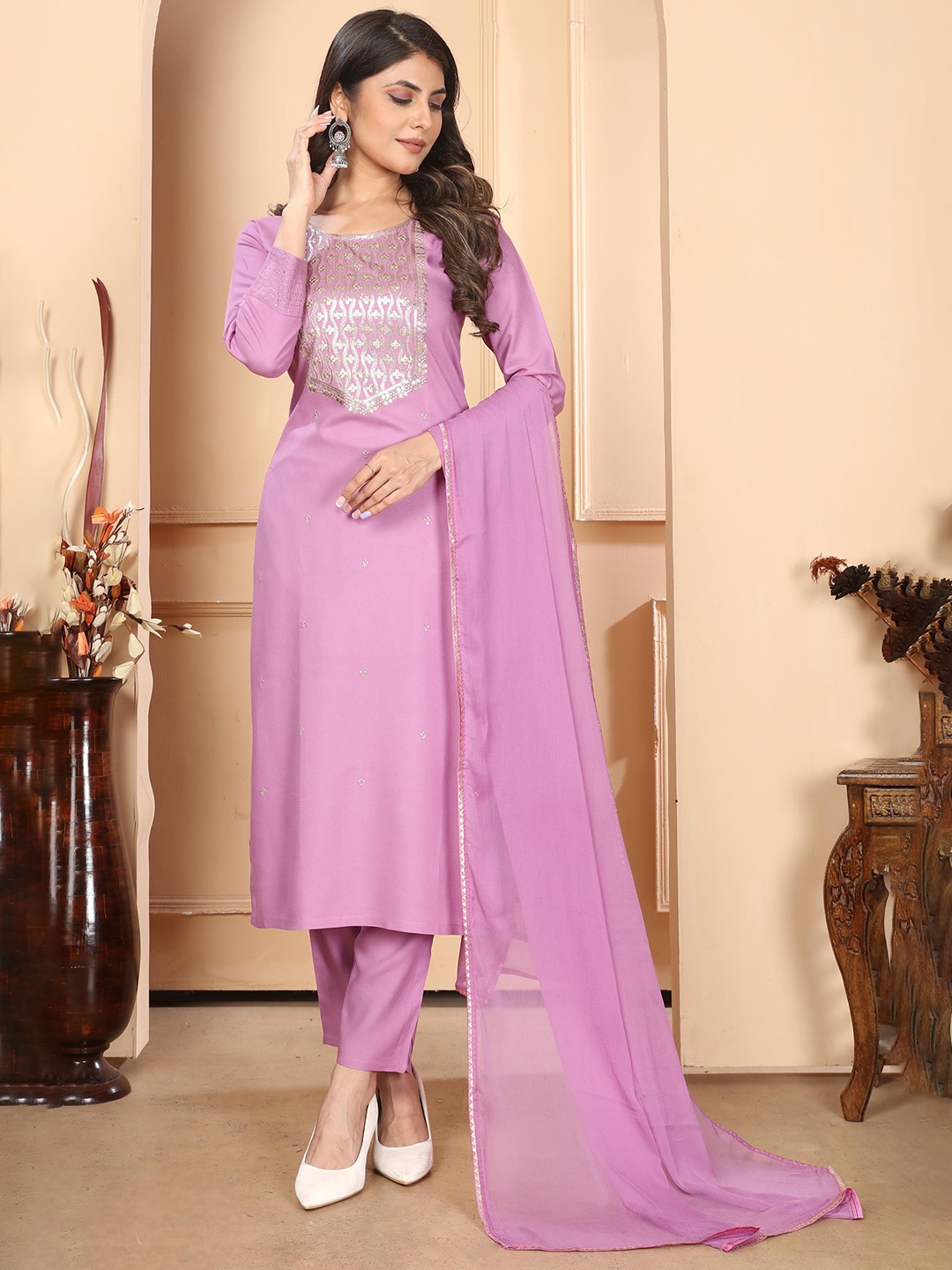 

Rujave Women Paisley Yoke Design Empire Kurta with Trousers & With Dupatta, Pink