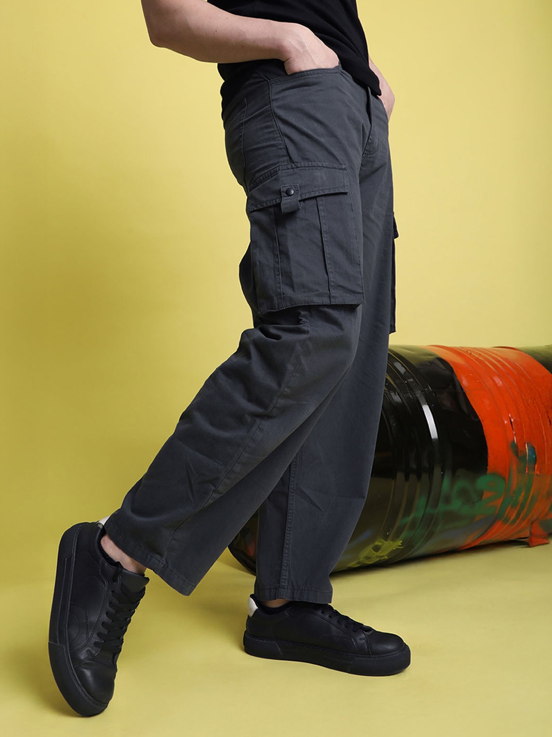 

Bene Kleed Men Baggy Fit Cargos Trousers, Grey
