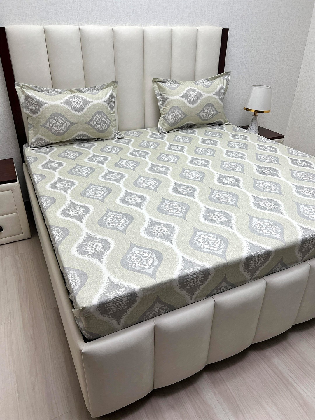 

Pure Decor Royal Passion Green Geometric Cotton 220 TC Queen Bedsheet Set 2.28 m x 2.56 m