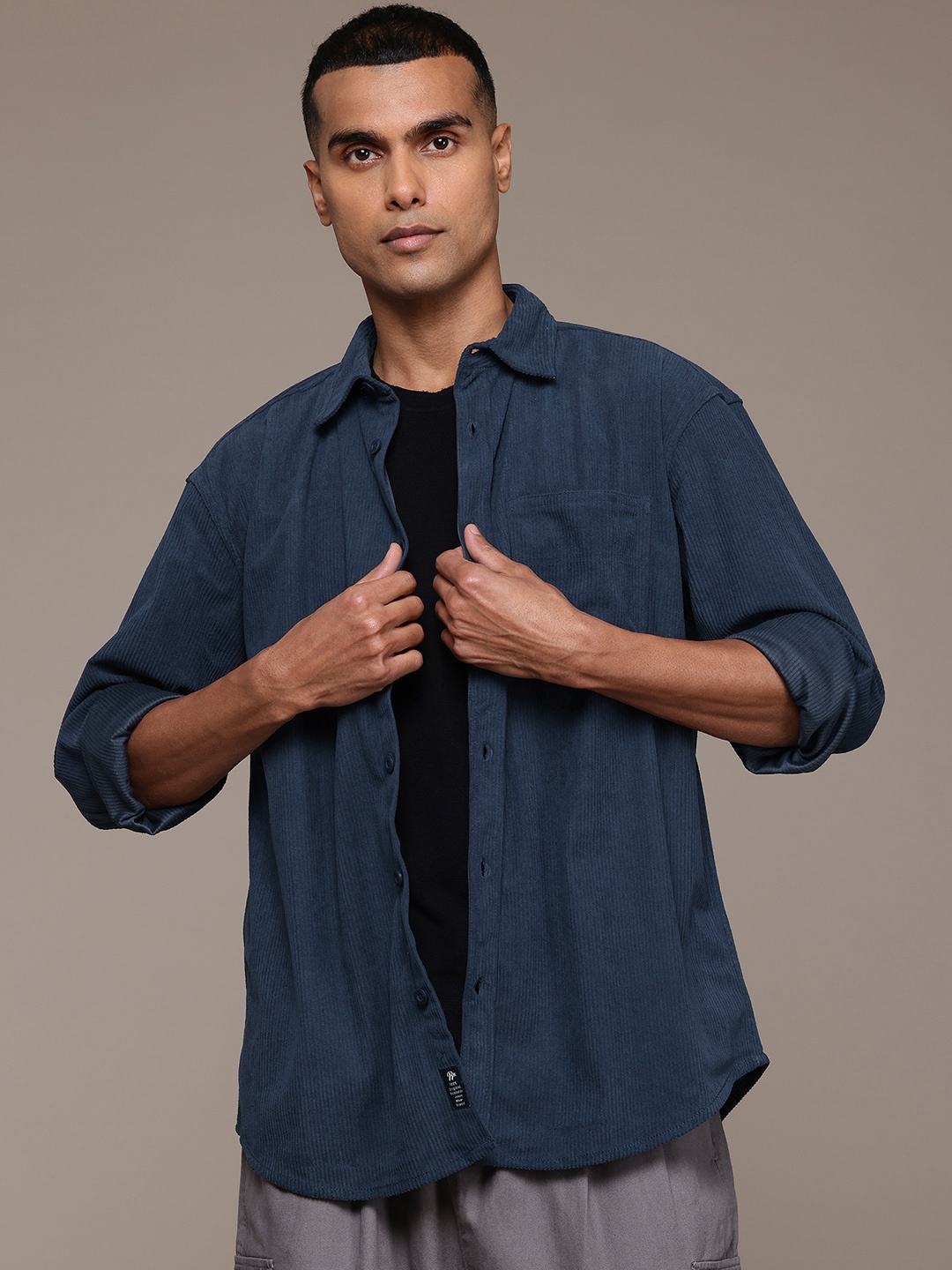 

The Roadster Lifestyle Co. Men Classic Textured Corduroy Shirt, Navy blue