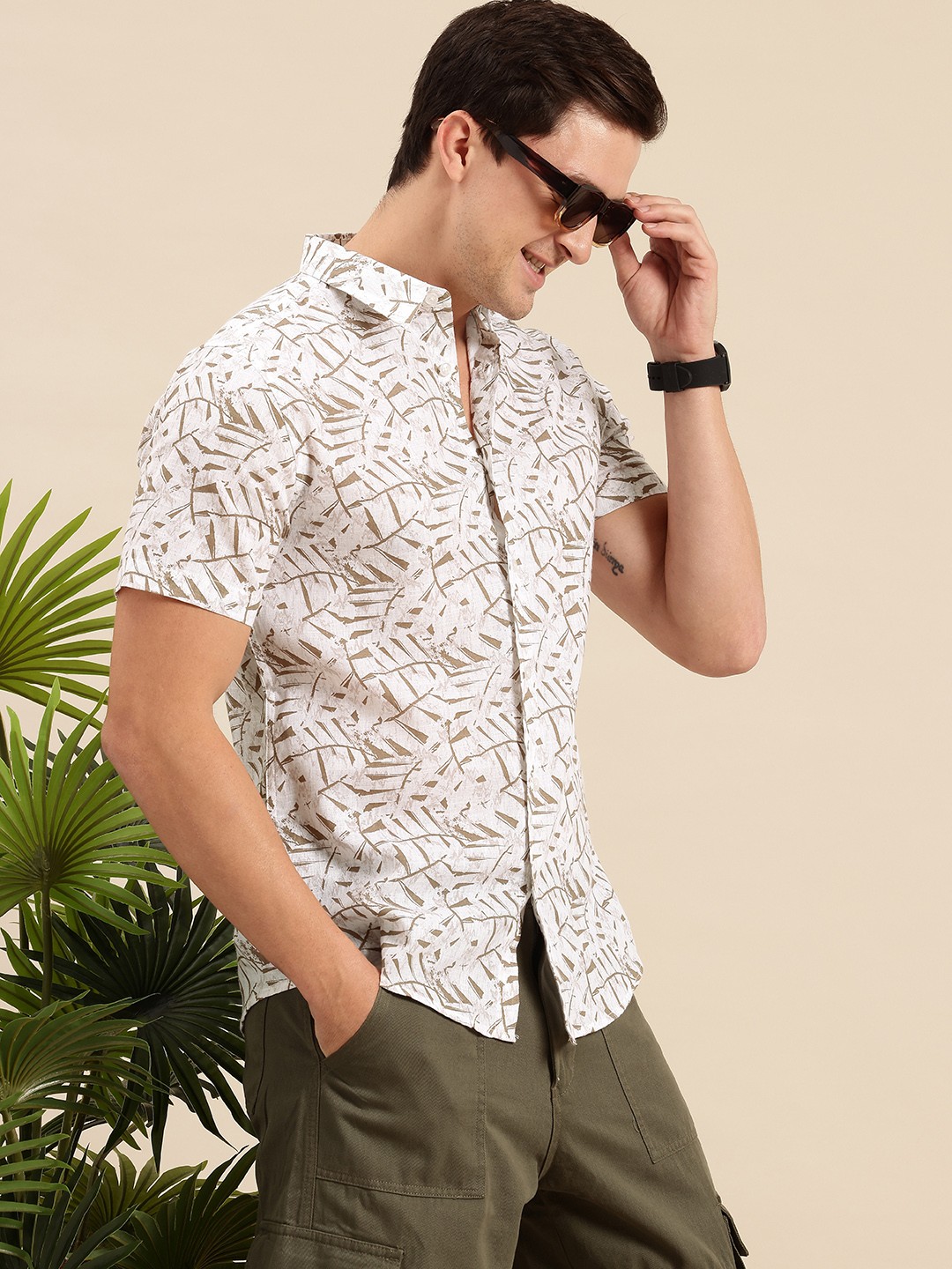 

Mast & Harbour Men Standard Printed Casual Shirt, White