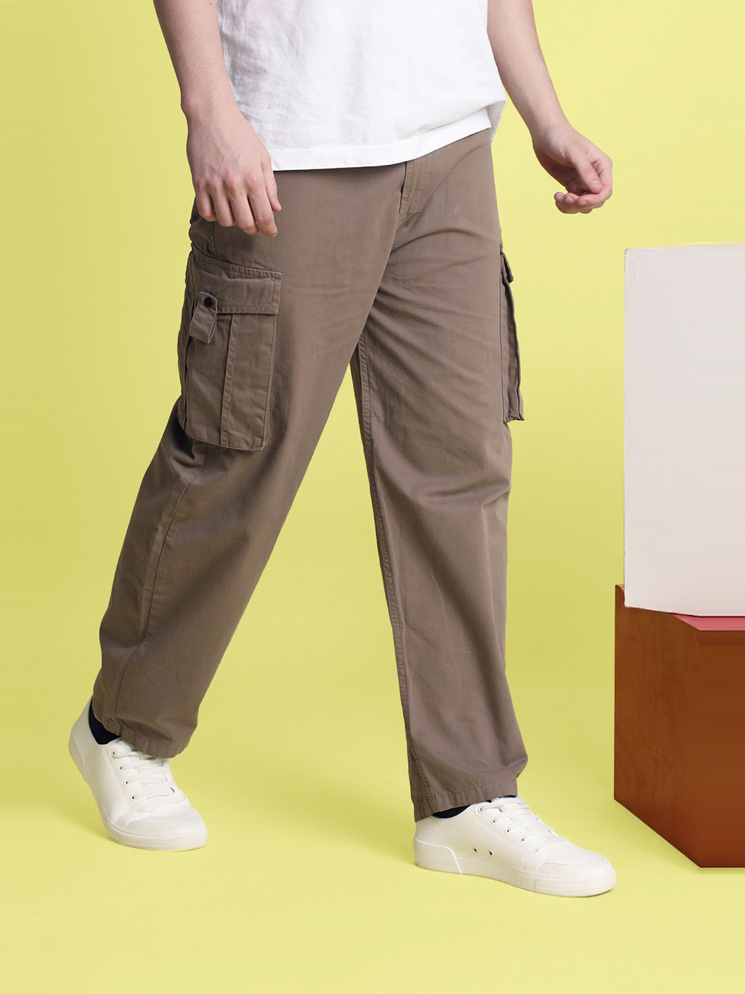 

Bene Kleed Men Baggy Fit Cargos Trousers, Brown