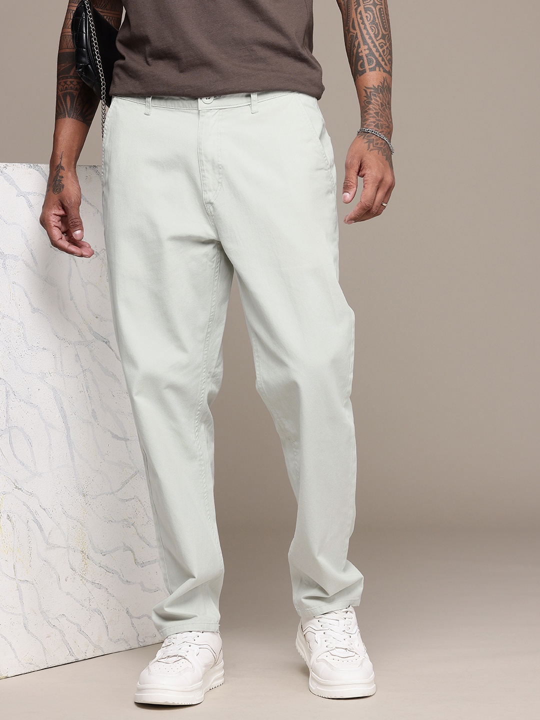 

The Roadster Lifestyle Co. Men Pure Cotton Relaxed Chinos Trousers, Off white