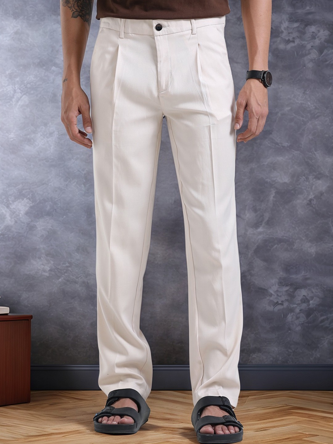 

NEVER NEUD Men Relaxed Straight Fit Bon Voyage Pleated Trousers, Cream