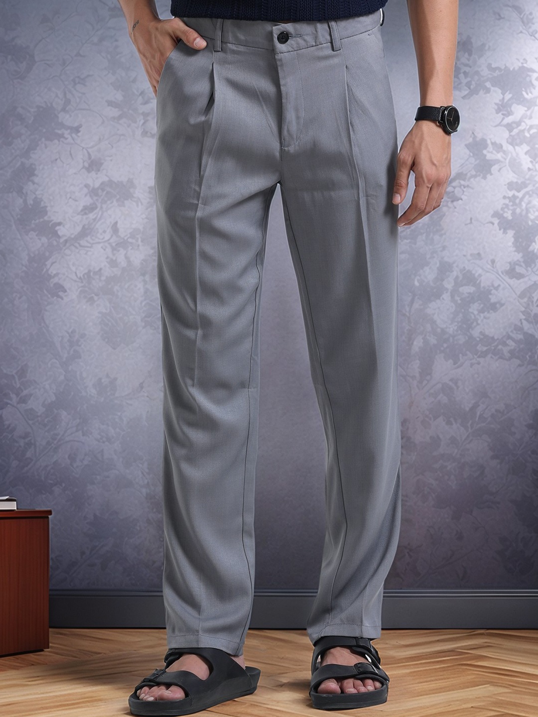 

NEVER NEUD Men Relaxed Straight Fit Bon Voyage Pleated Trousers, Grey