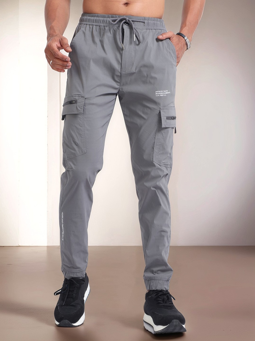 

NEVER NEUD Men Relaxed Grove Cargos Joggers, Grey