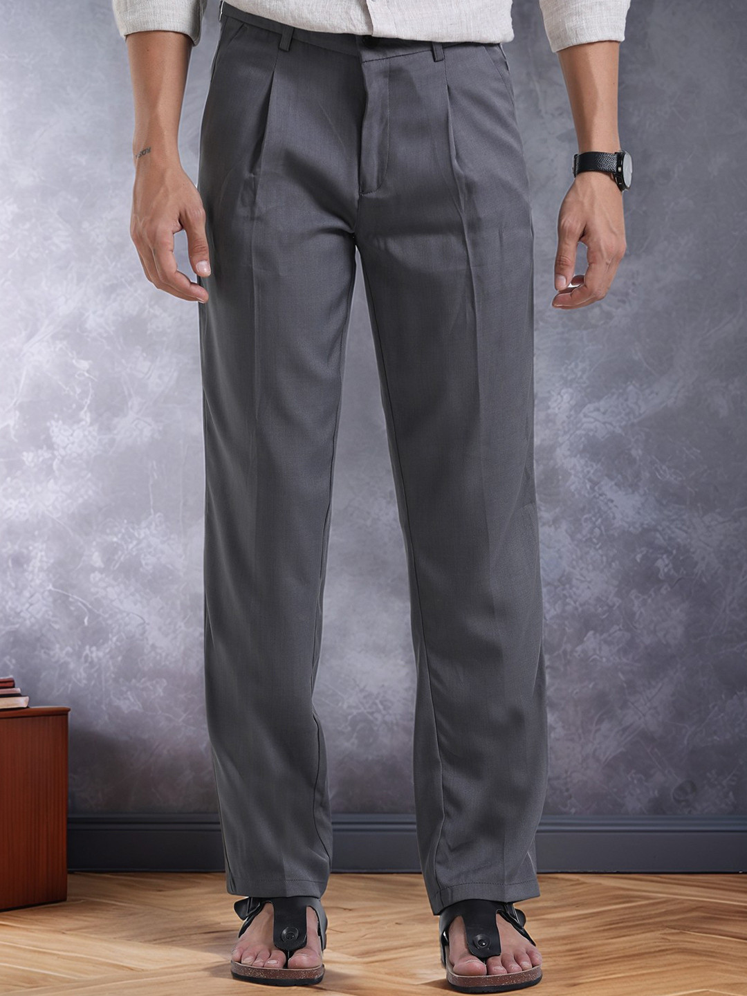 

NEVER NEUD Men Relaxed Straight Fit Bon Voyage Pleated Trousers, Grey