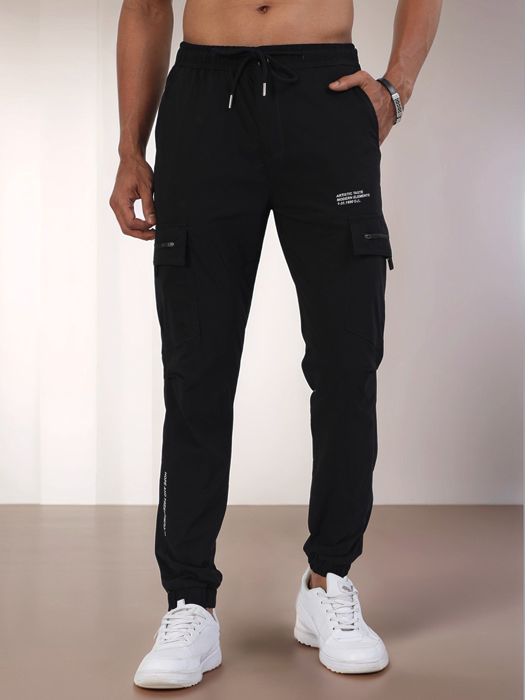 

NEVER NEUD Men Relaxed Grove Cargos Joggers, Black