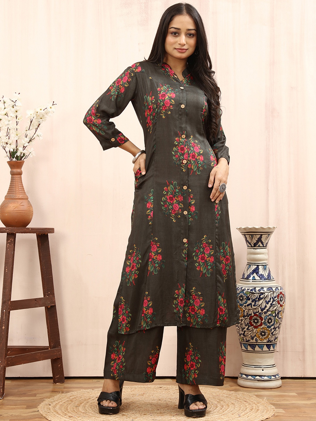 

PIRRA DESIGNS Women Floral Printed Regular Kurta with Trousers, Green