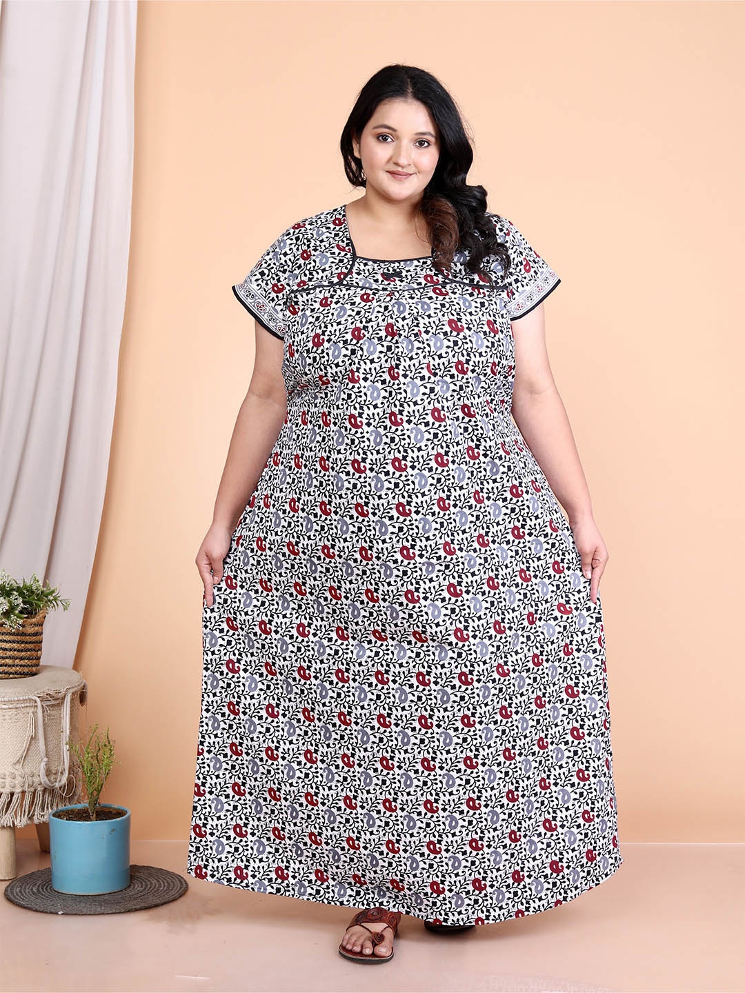 

JAIPZZ APPARELS Printed Maxi Nightdress, Black
