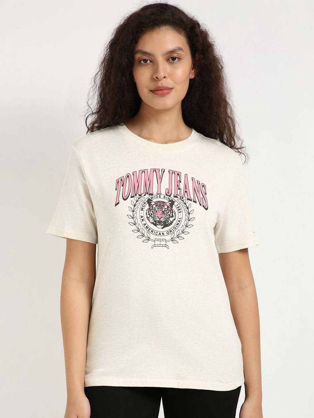 

Tommy Hilfiger Women Typography Applique T-shirt, Beige