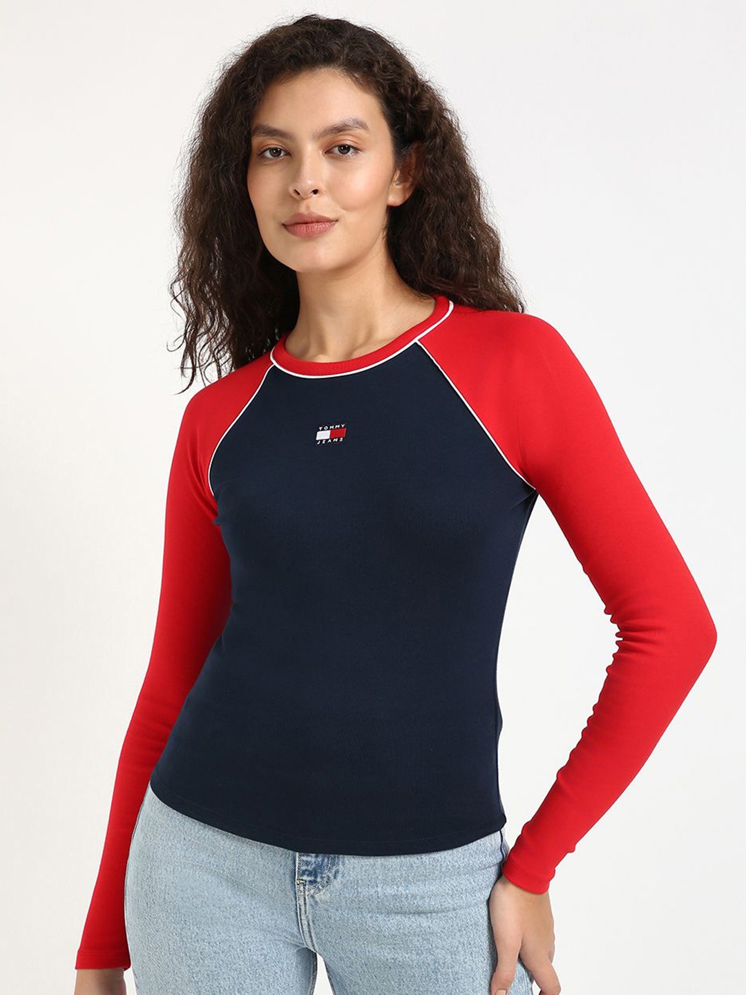 

Tommy Hilfiger Women Colourblocked Applique Slim Fit T-shirt, Blue