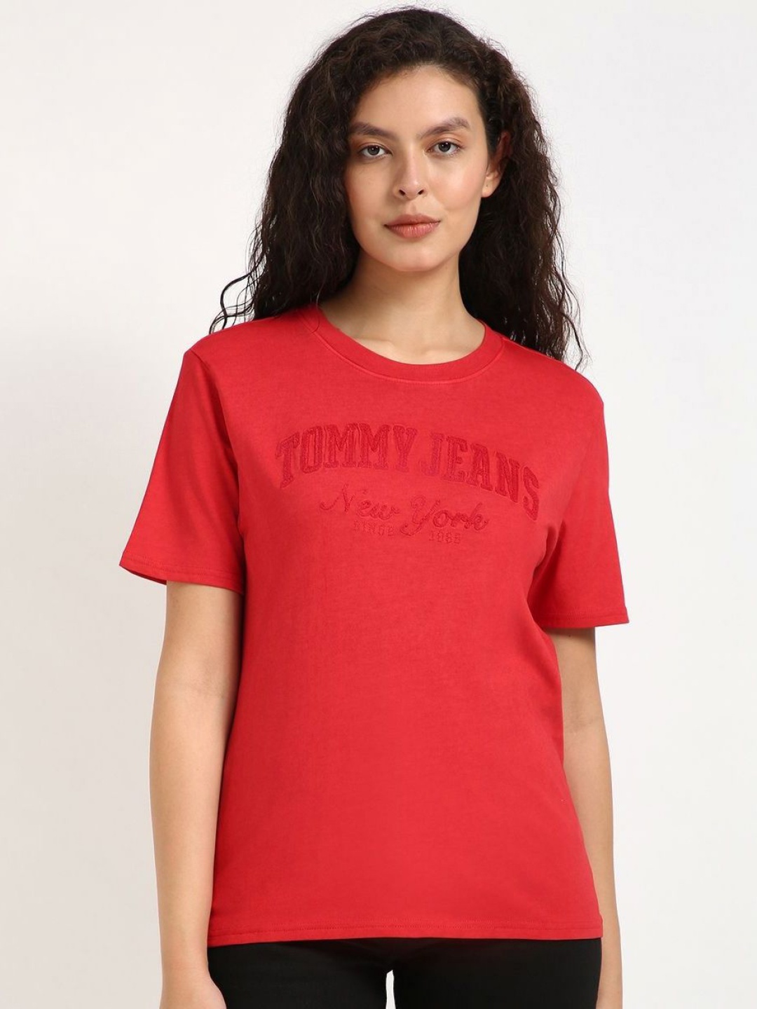 

Tommy Hilfiger Women Typography Applique T-shirt, Red