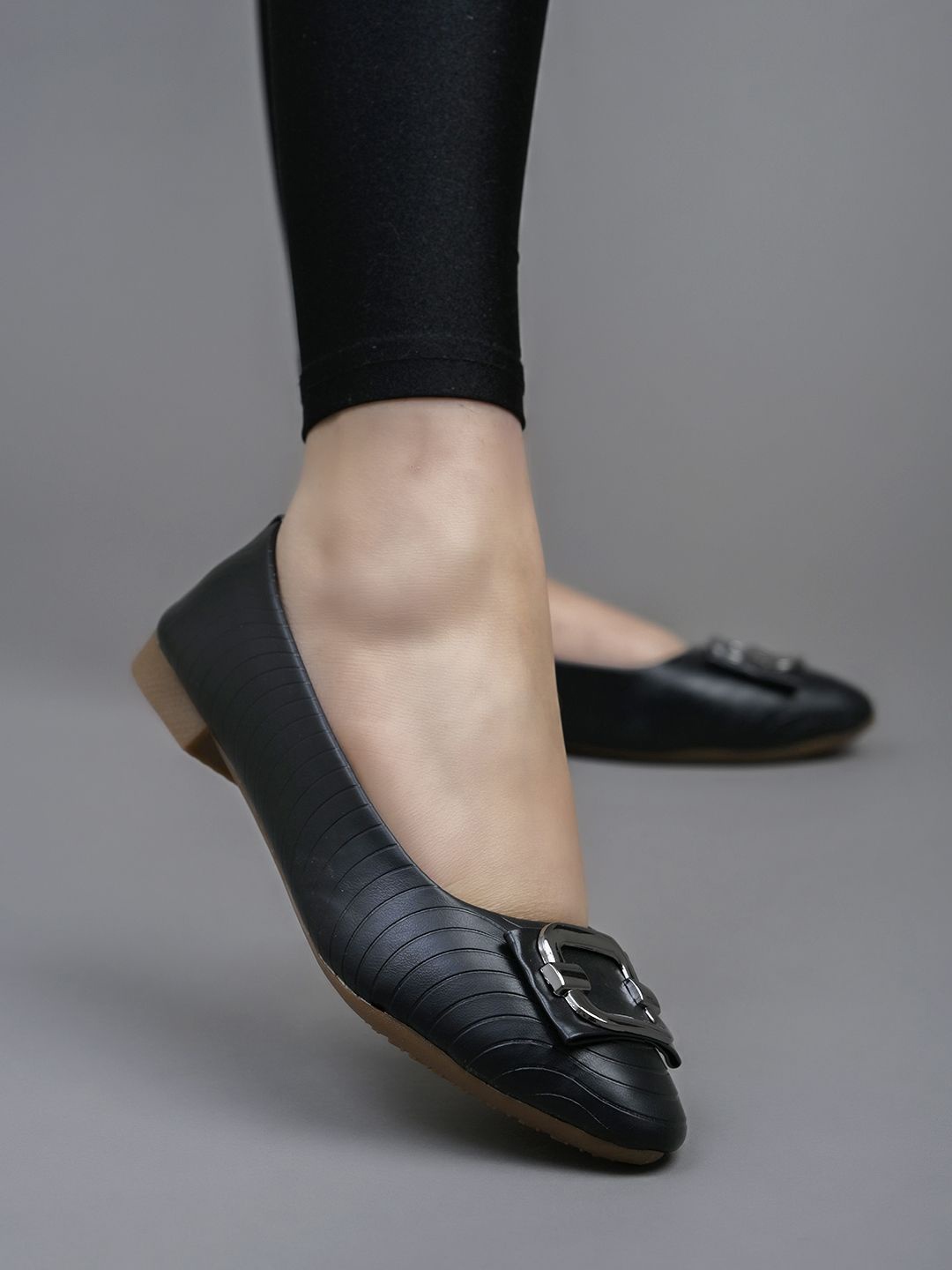 

DressBerry Women Textured Ballerinas Flats, Black