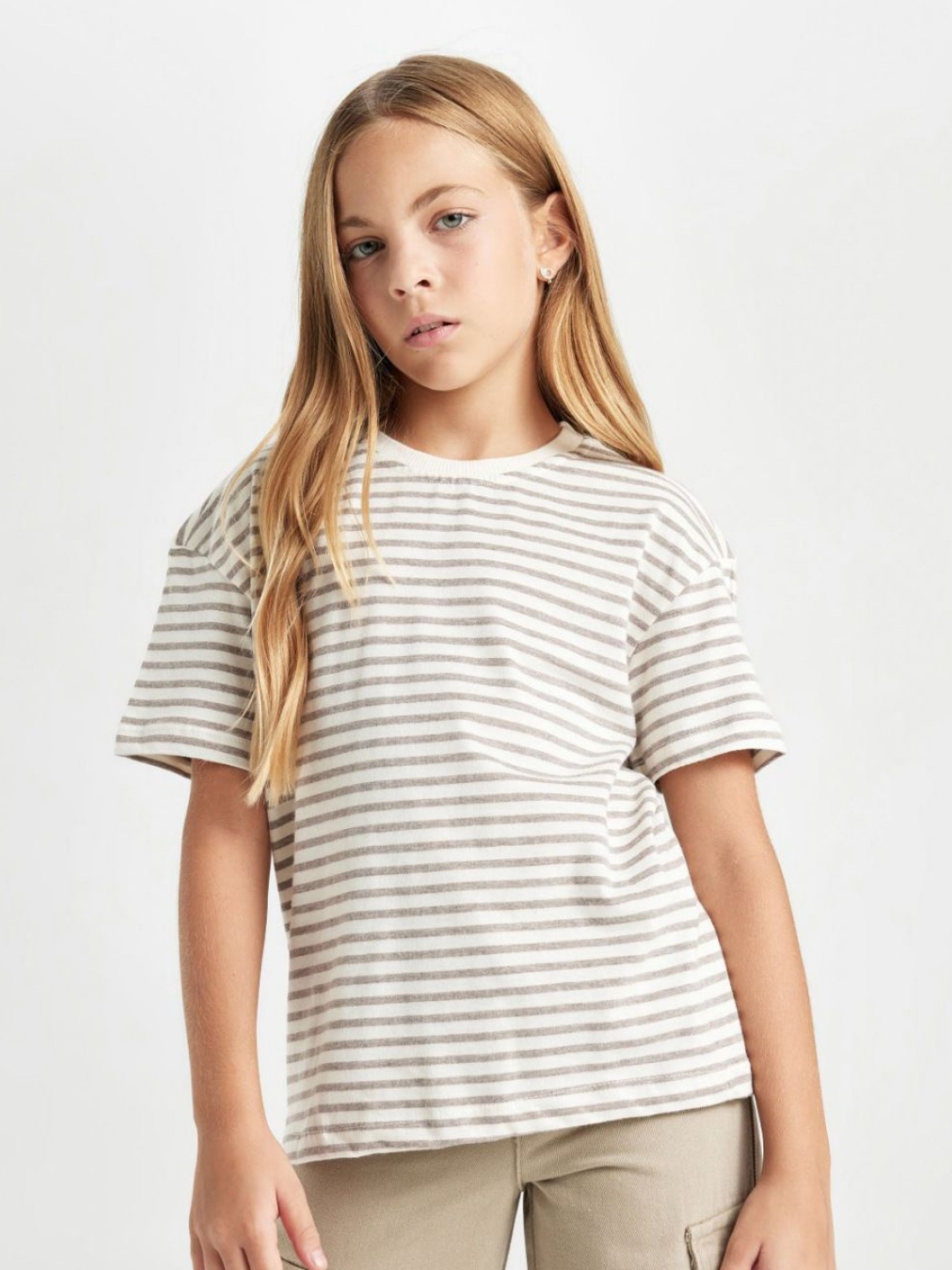 

DeFacto Girls Striped Pockets T-shirt, Na