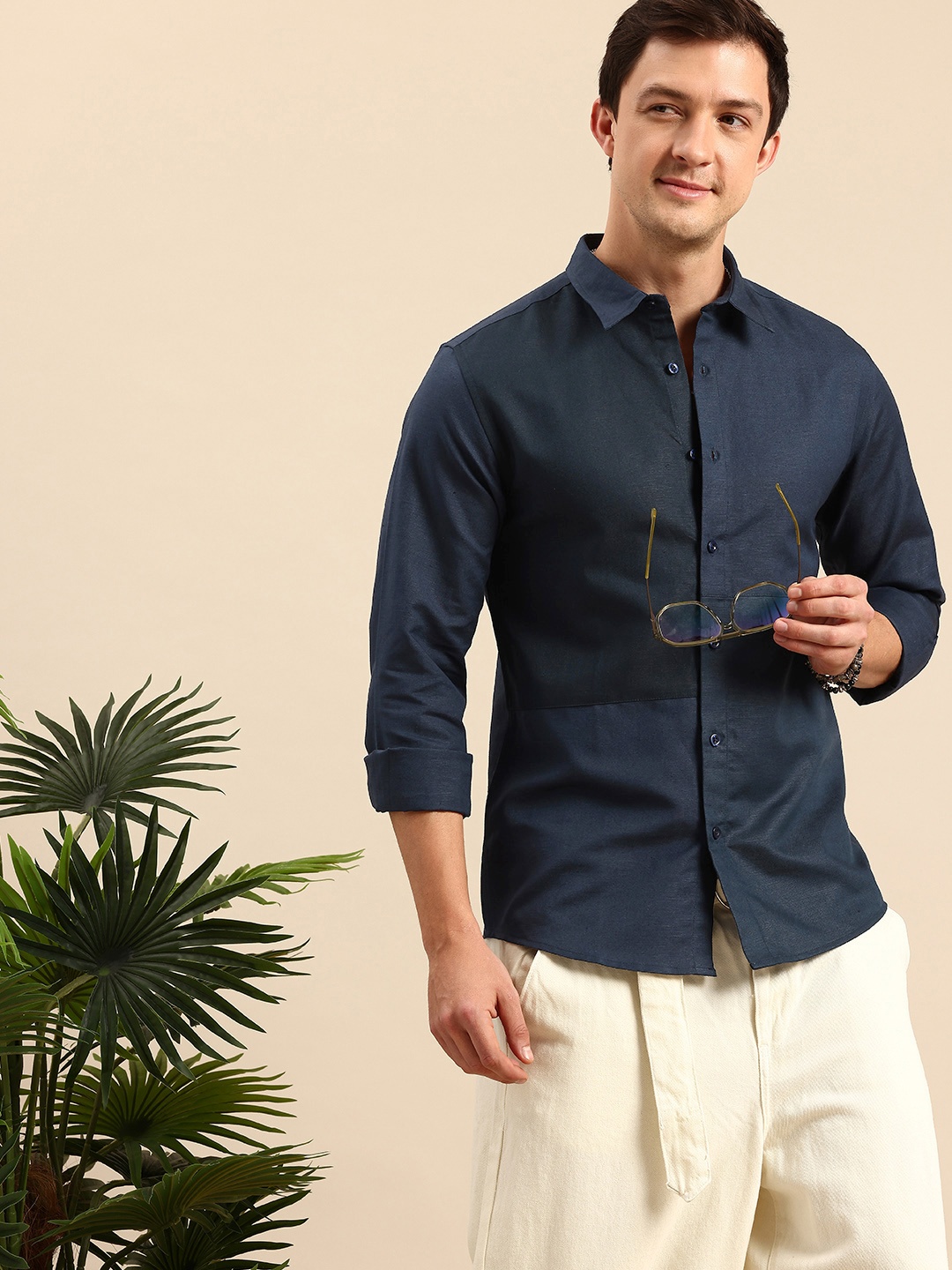 

Mast & Harbour Men Standard Colourblocked Linen Cotton Casual Shirt, Navy blue