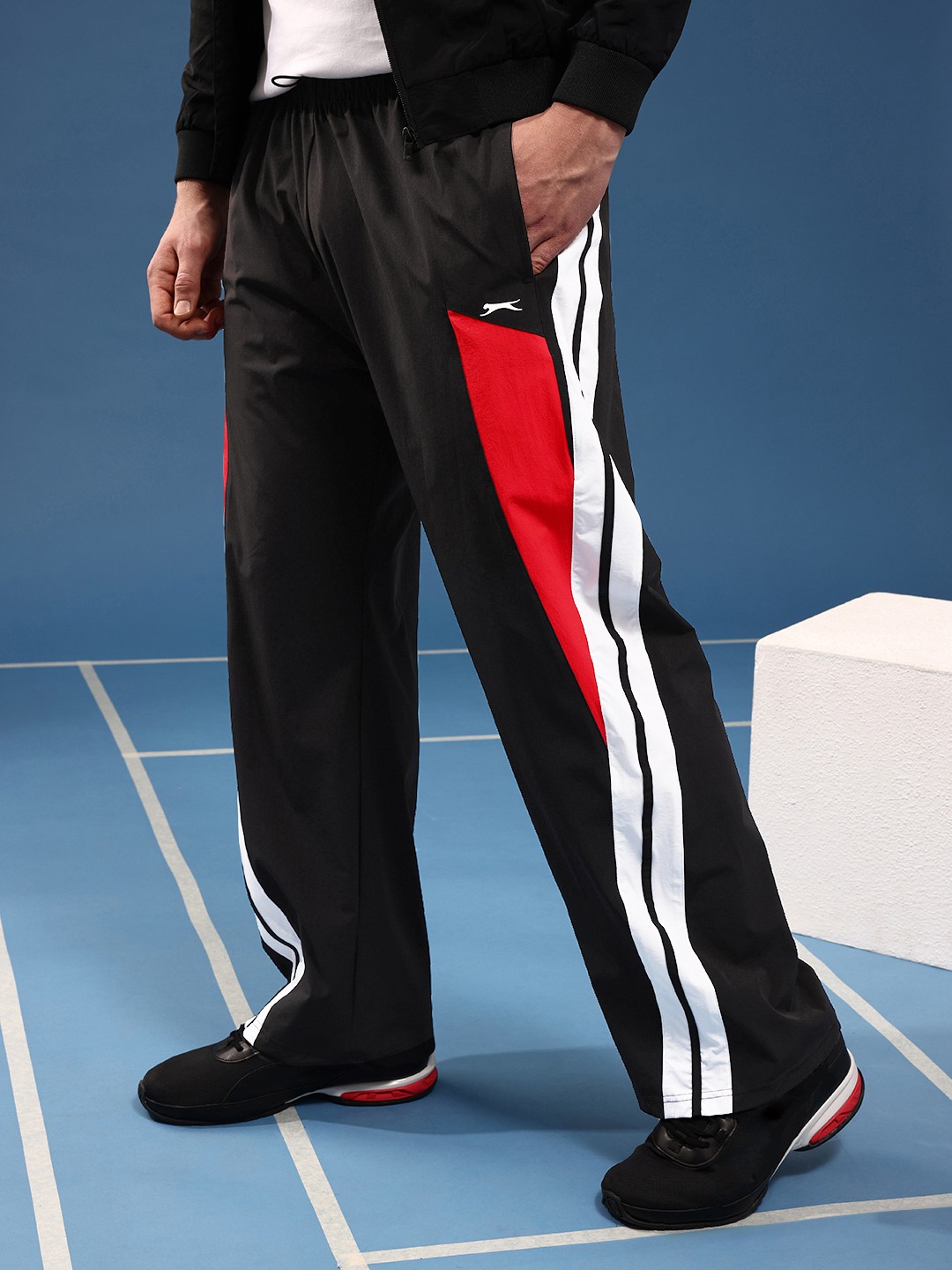 

Slazenger Men Colourblocked Sports Joggers, Black