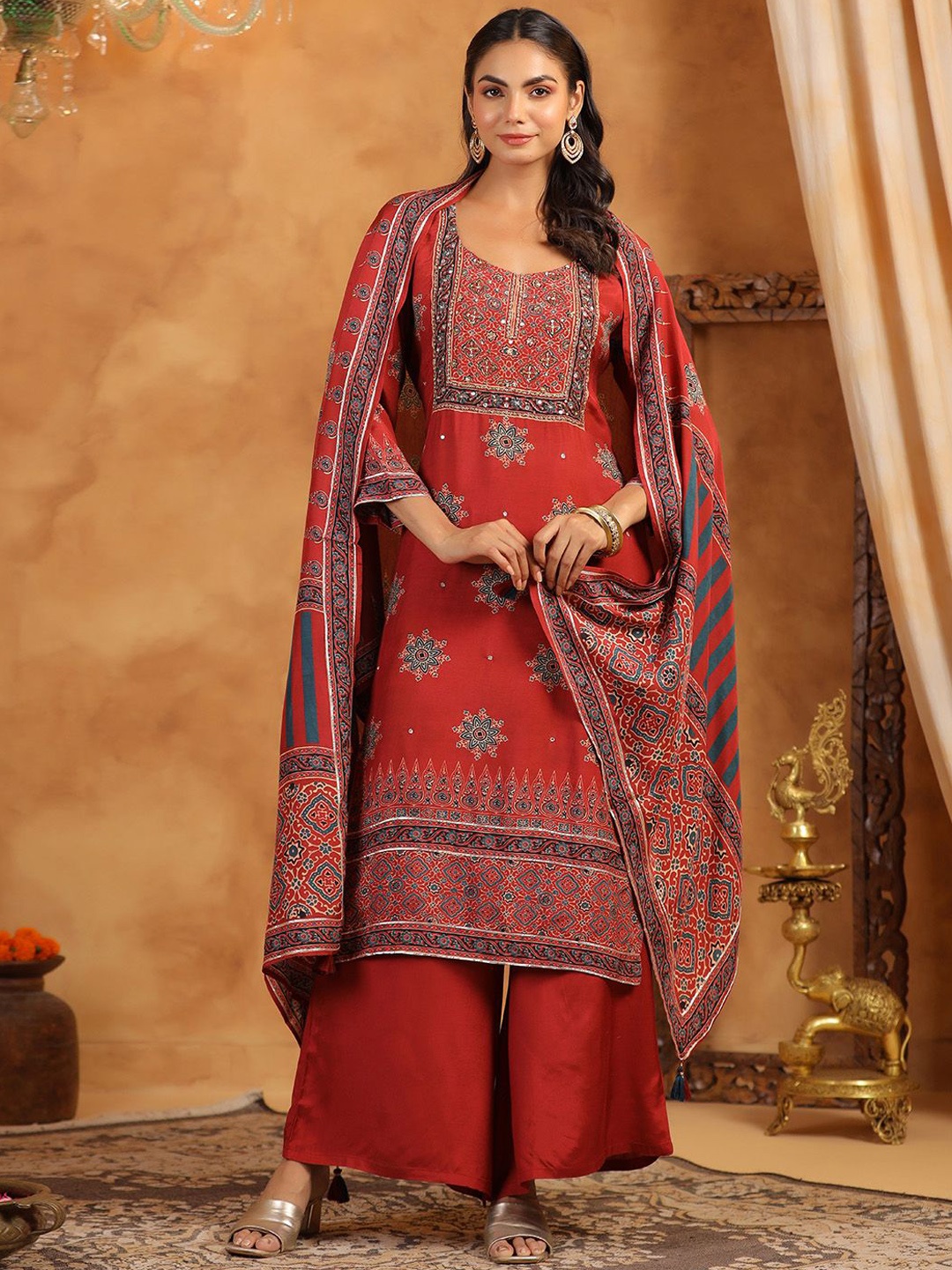 

Meena Bazaar Women Printed Regular Sequinned Kurta with Palazzos & With Dupatta, Maroon