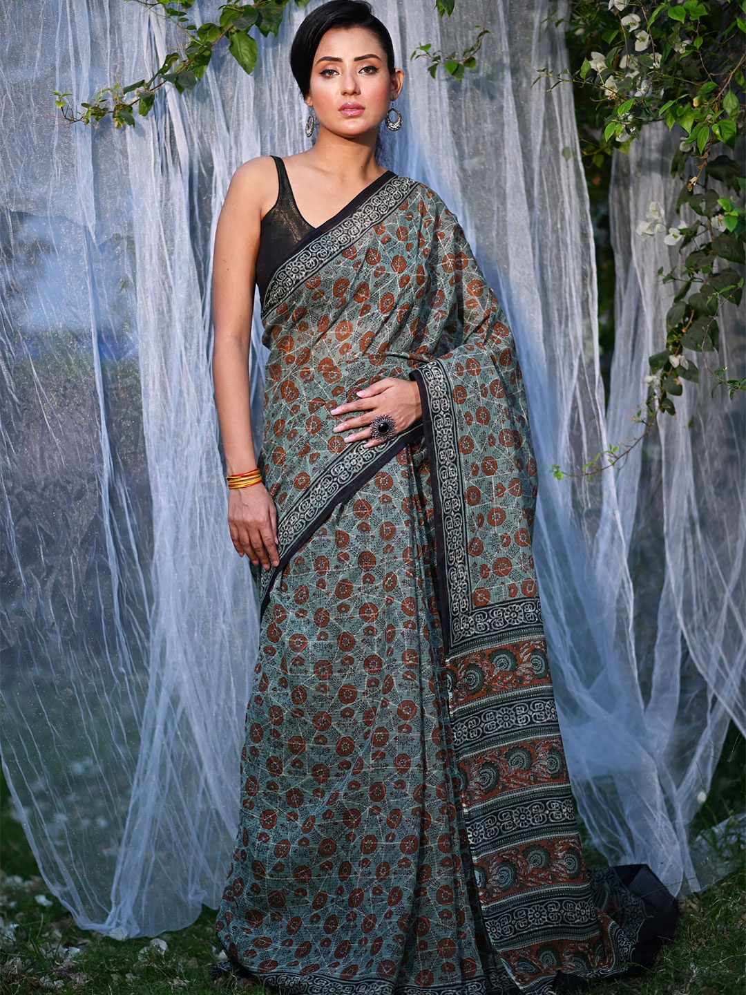 

Unnati Silks Floral Printed Net Handloom Kota Saree, Grey
