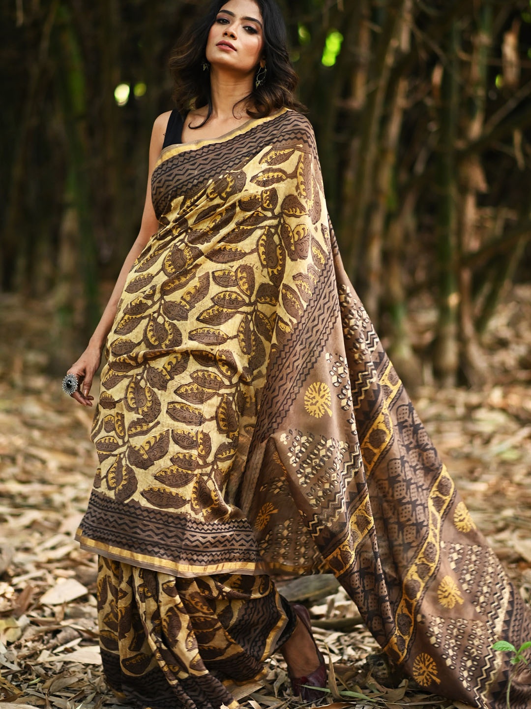 

Unnati Silks Zari Abstract Printed Chanderi Saree, Brown