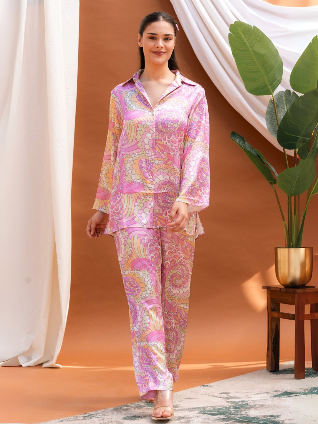 

Svamsa Printed Shirt With Trousers Co-Ords, Pink
