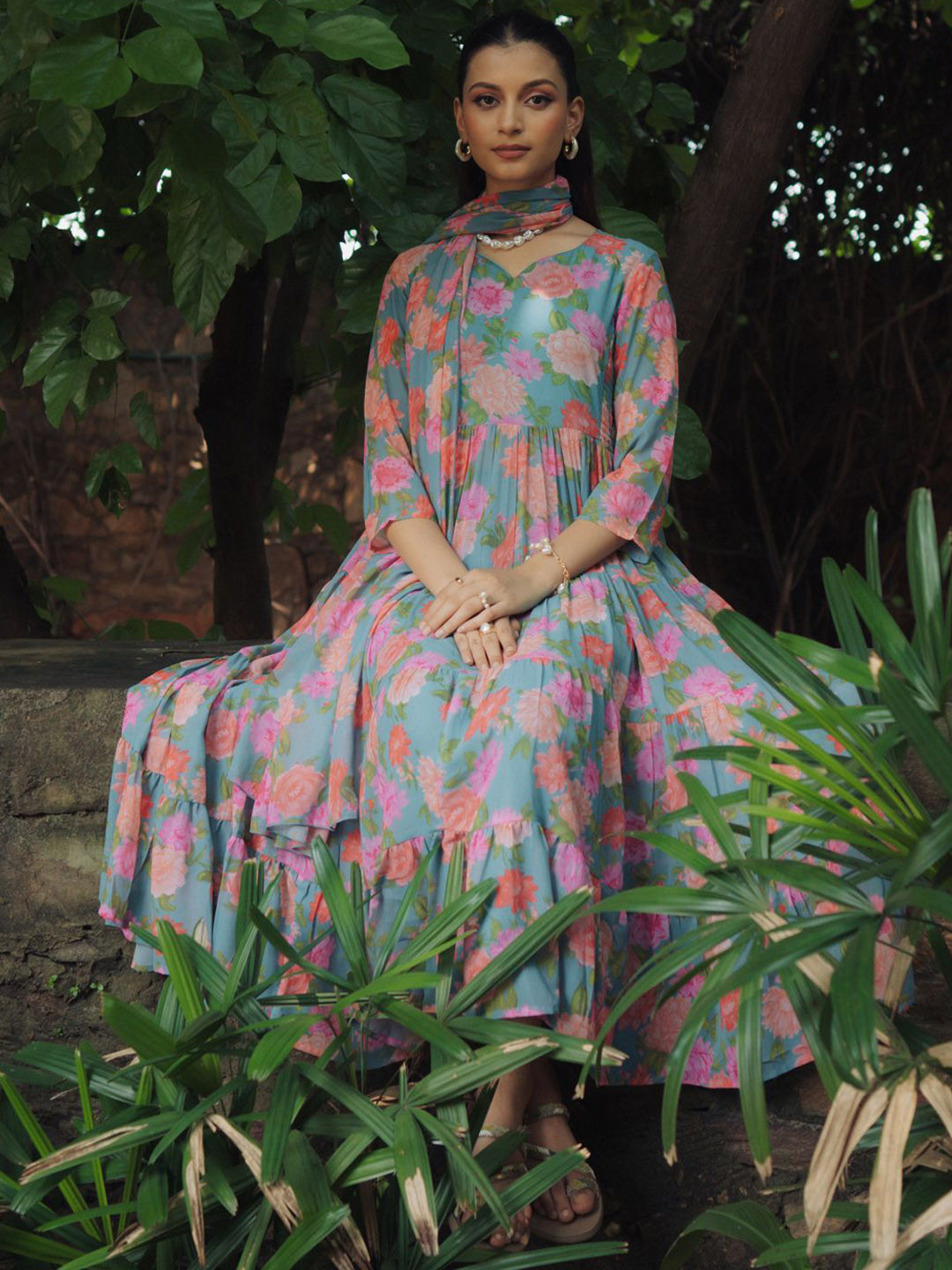 

anayna Women Floral Printed Tiered Kurta with Trousers & With Dupatta, Blue