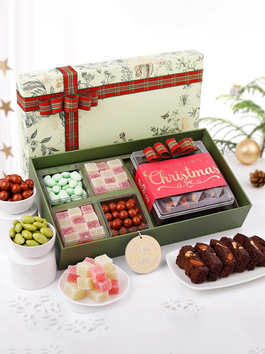 

IGP Unisex Christmas Celebrations Hamper, Red