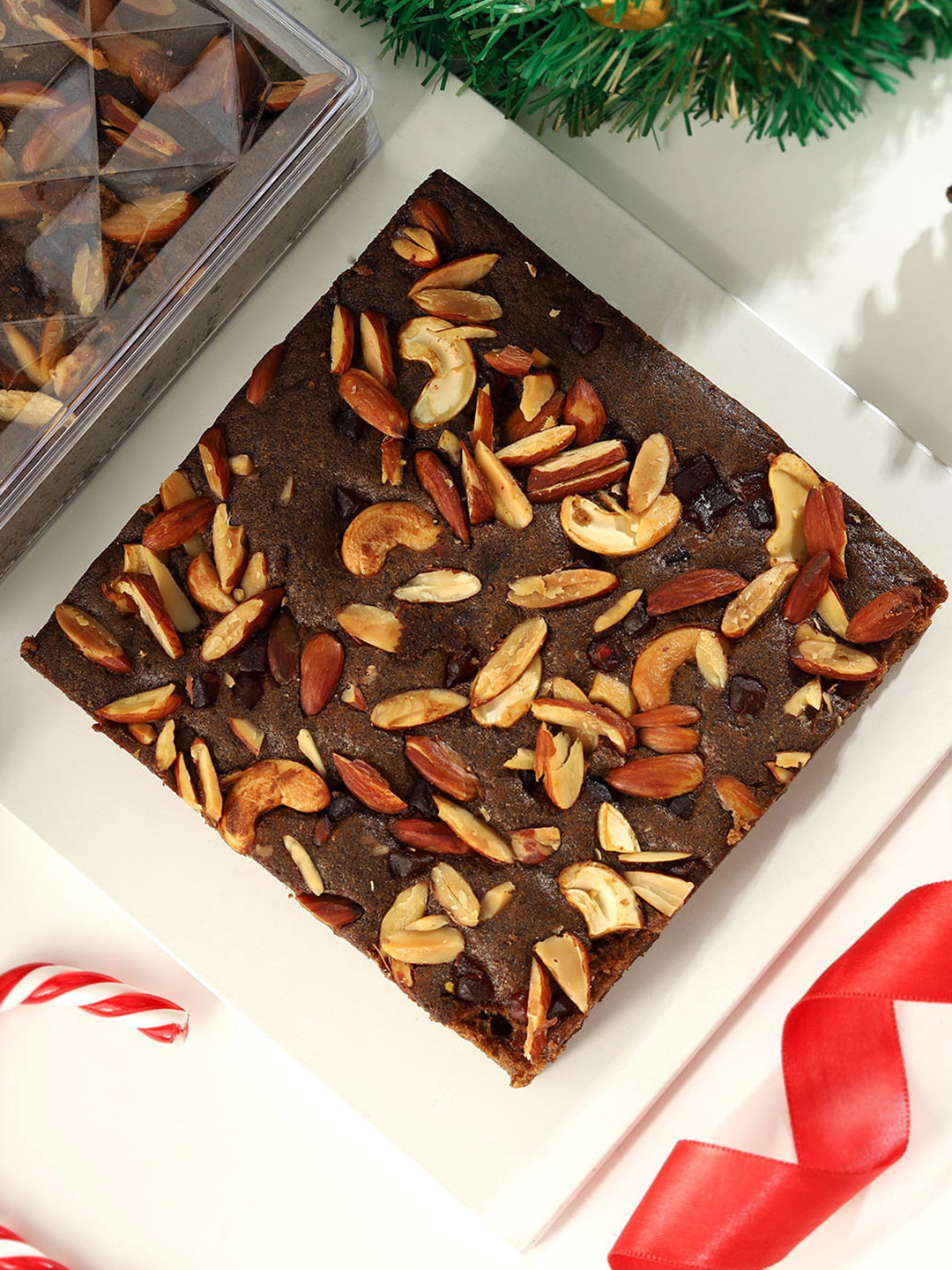 

IGP Christmas Plum Cake With Banana Leaf Platter, Brown