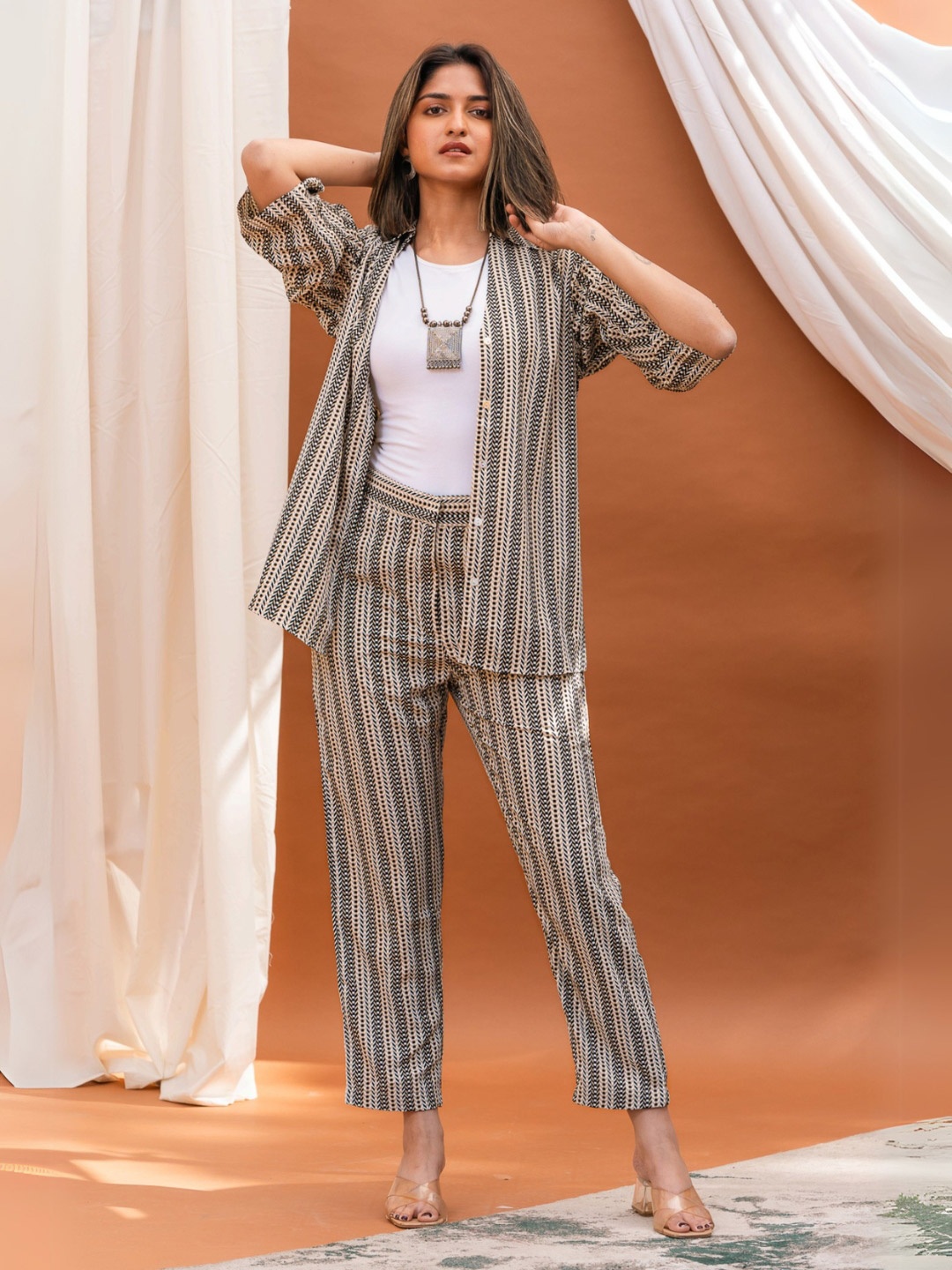 

Svamsa Printed Shirt With Trousers Co-Ords, Brown