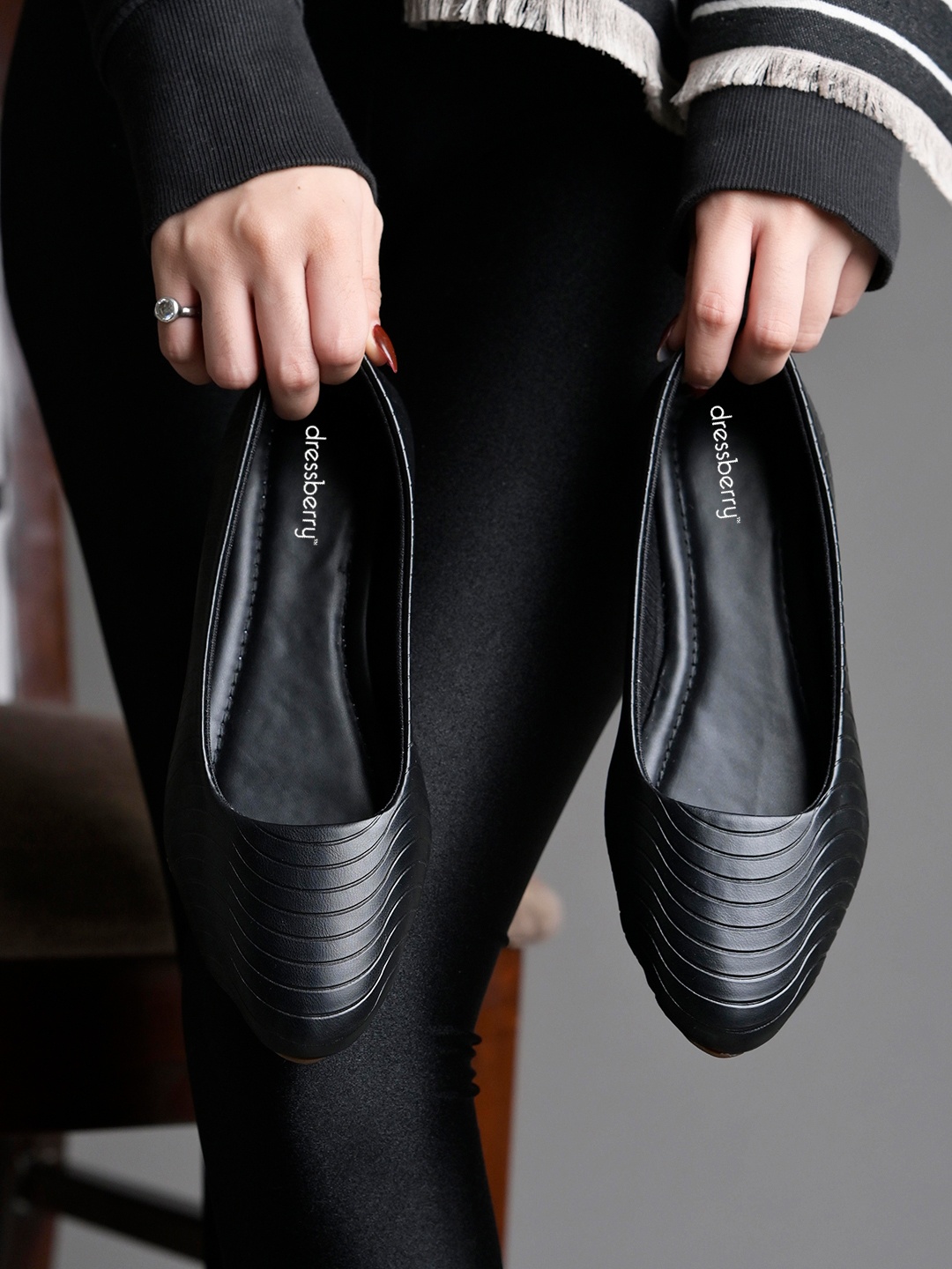 

DressBerry Women Ballerinas with Tassels Flats, Black