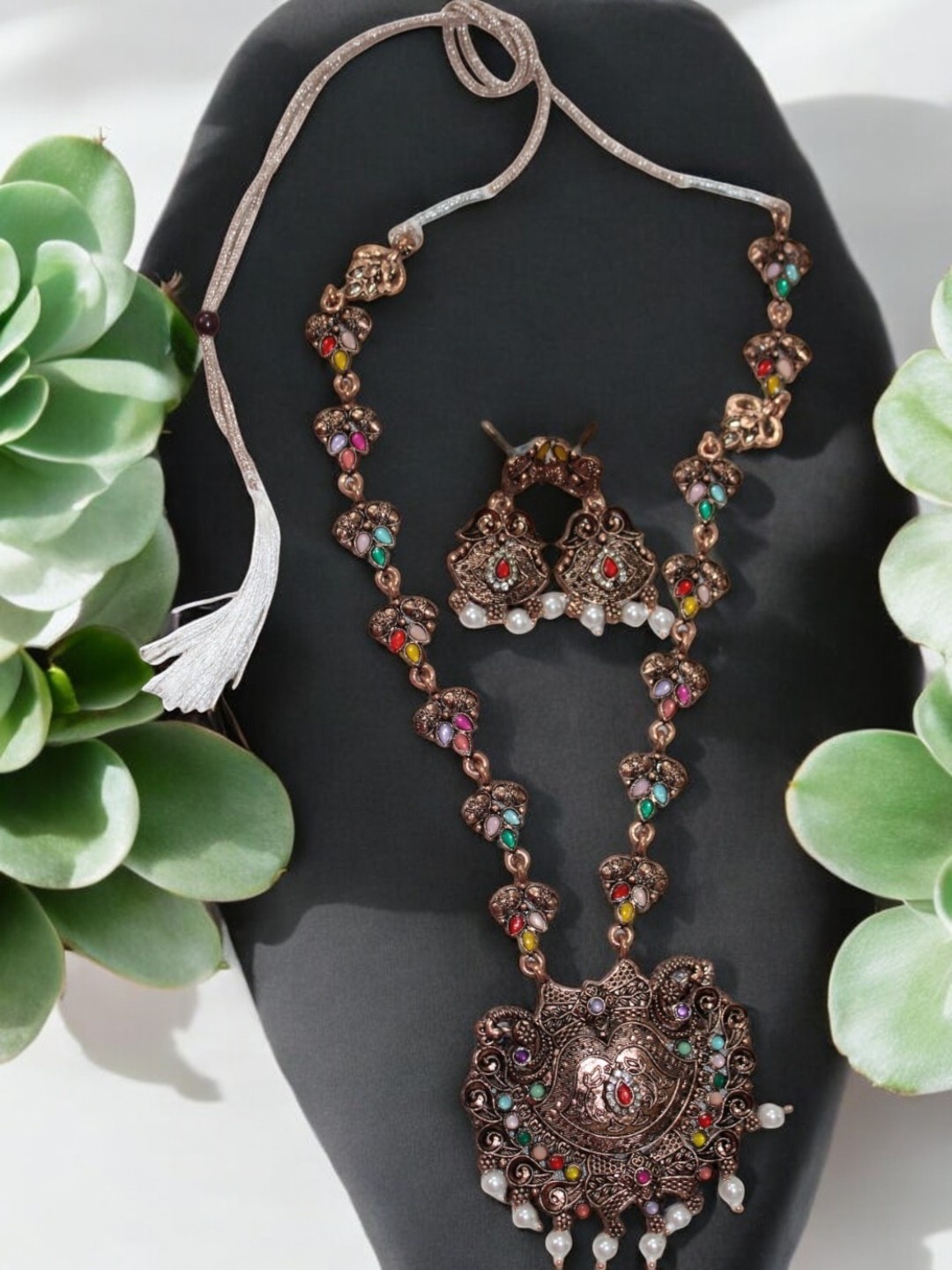 

Jolly Faces Copper-Plated Stone-Studded & Beaded Jewellery Set