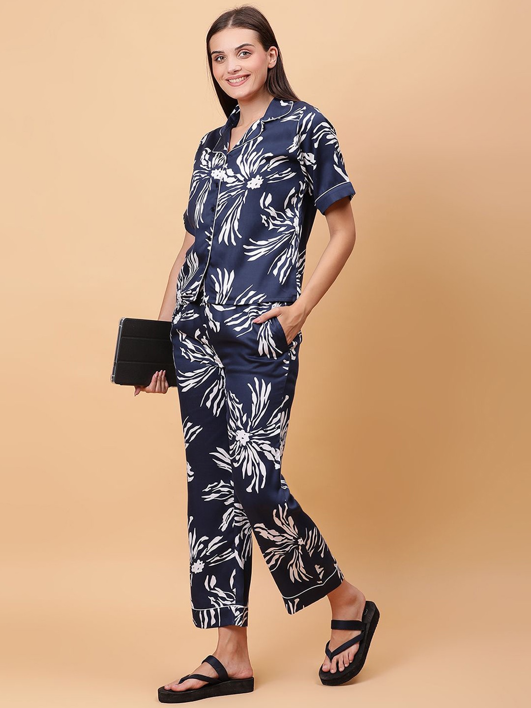 

Unifringe Women Lapel Collar Printed Night suit, Navy blue