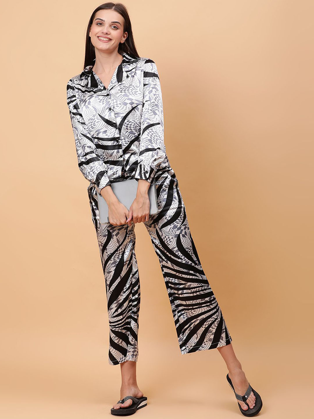 

Unifringe Women Abstract Printed Night suit, White