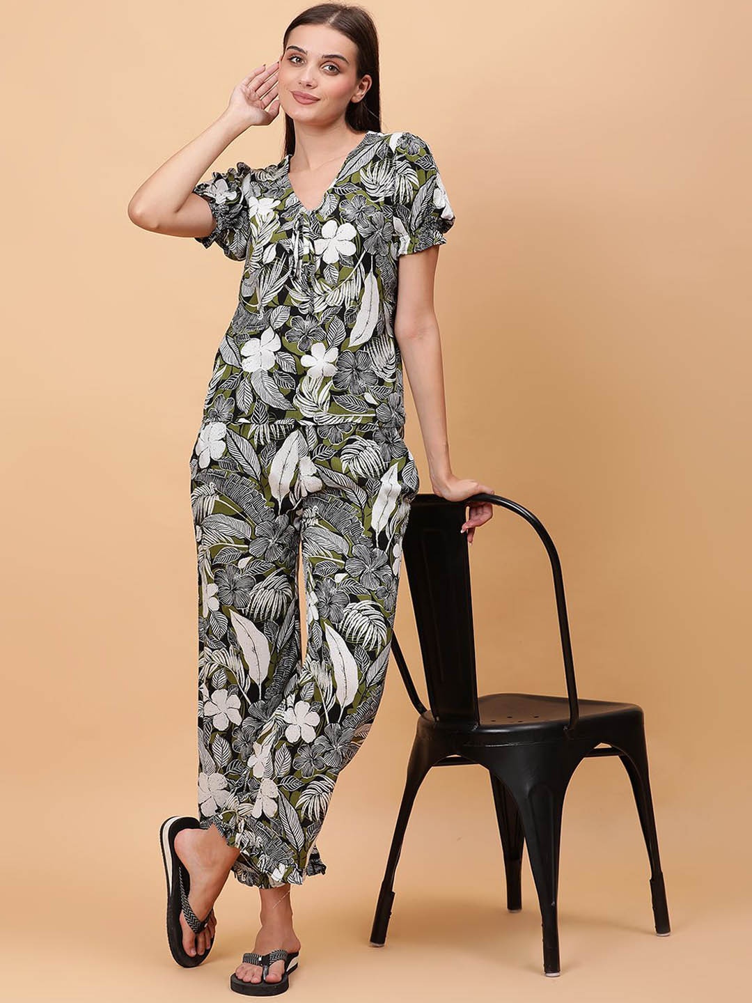 

Unifringe Women Floral Printed Top & Pyjama Night suit, Olive