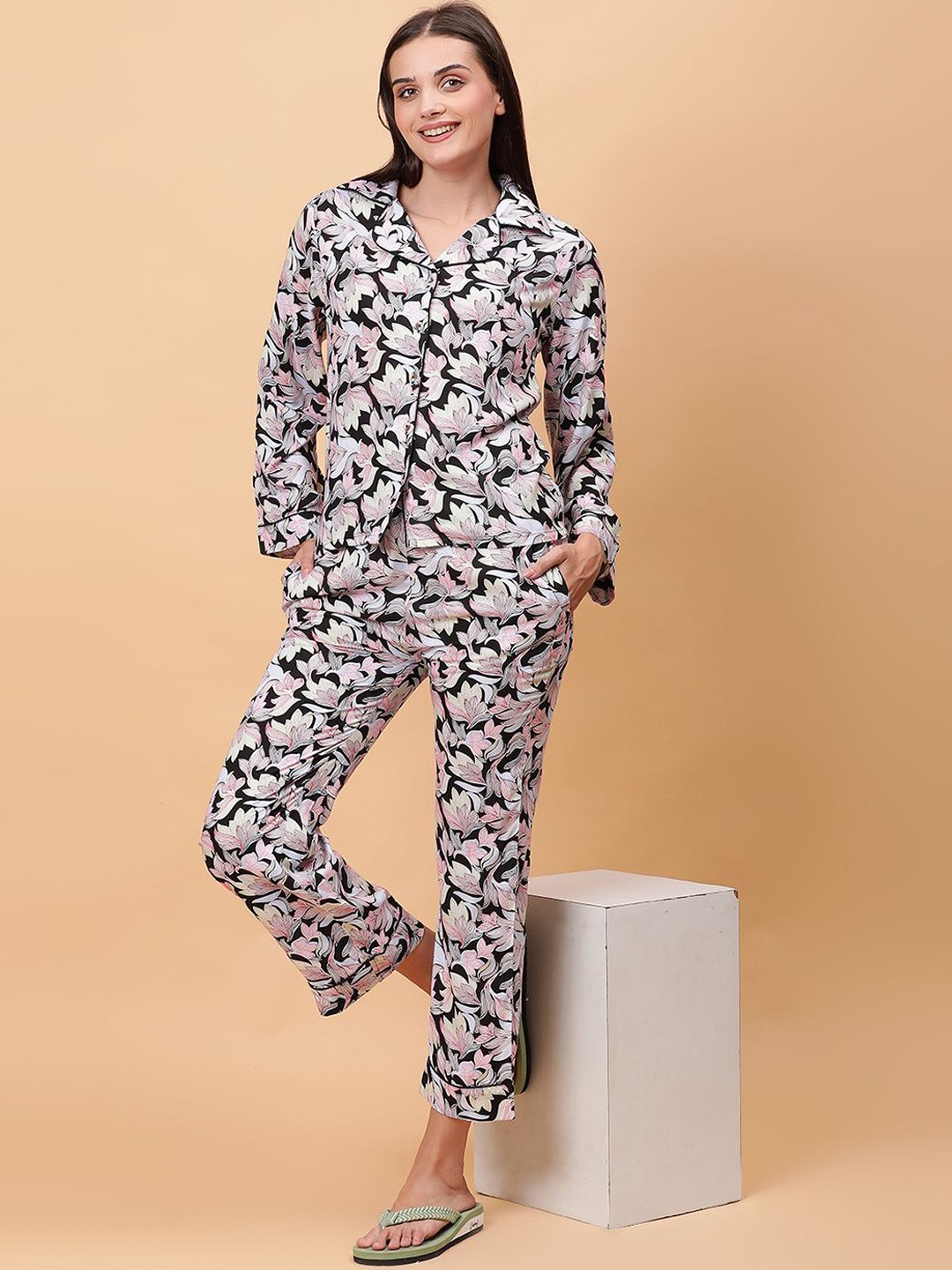 

Unifringe Women Lapel Collar Floral Printed Night Suit, Black